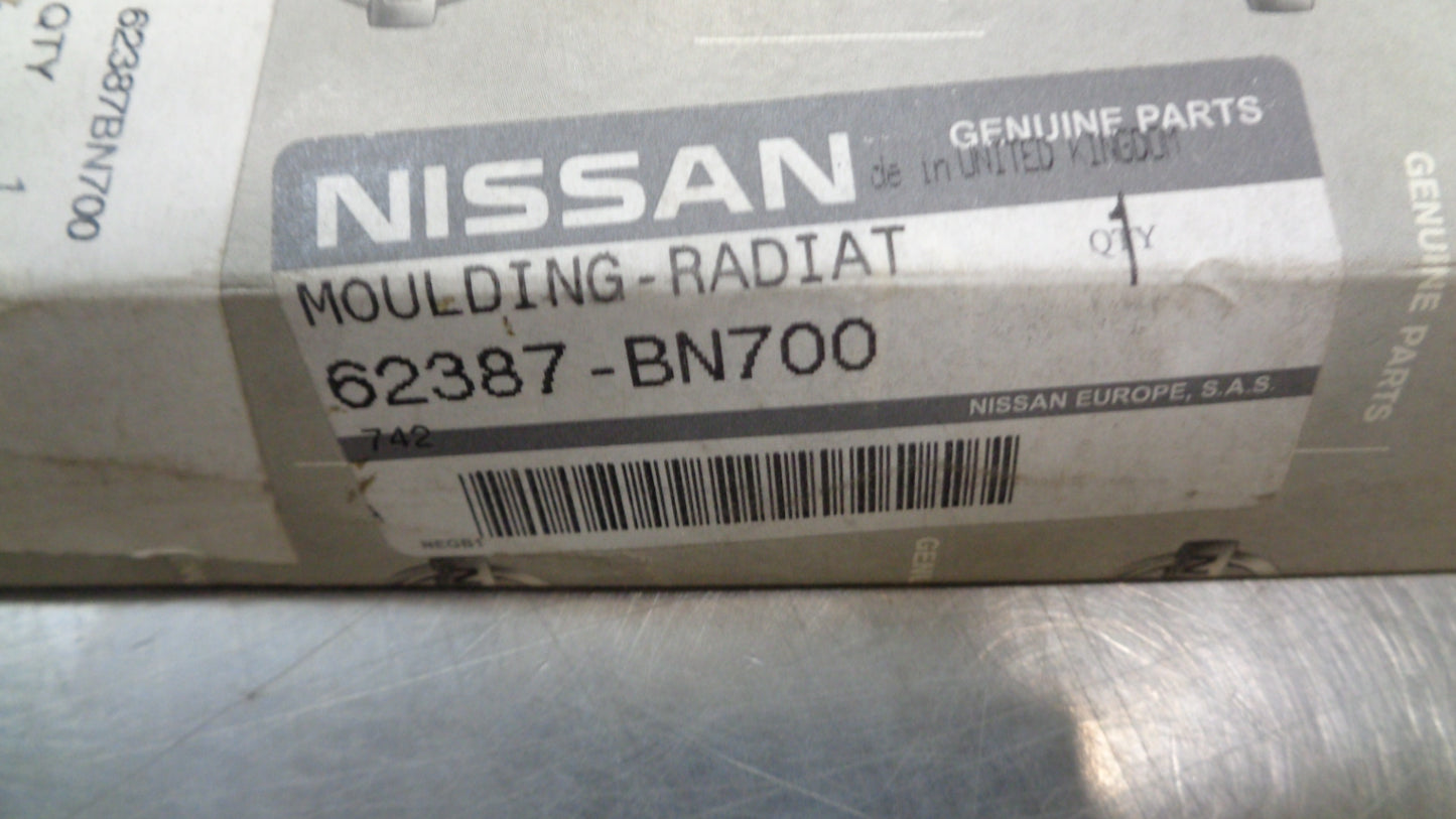Nissan Almera N16 Front Left Chrome Grill Trim New Part