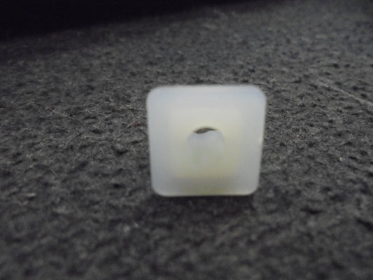 Holden Rodeo-Jackaro-Piazza Genuine Radiator Grille Grommet New Part