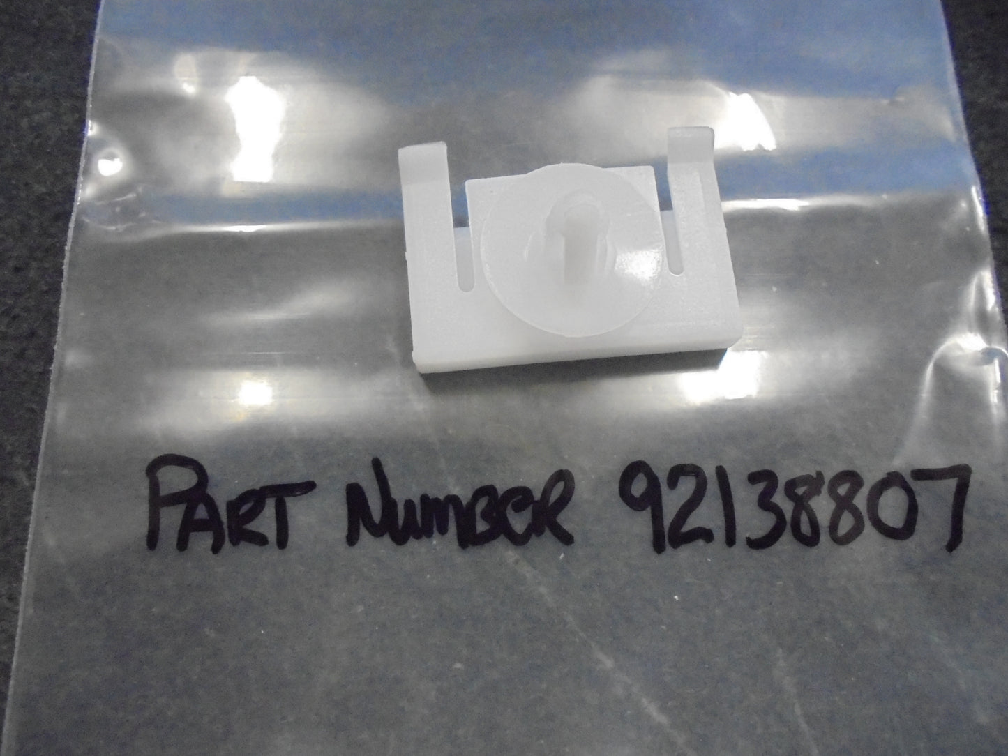 Holden VE-VF Commodore Genuine Rocker Panel Side Skirt Molding Clip New Part