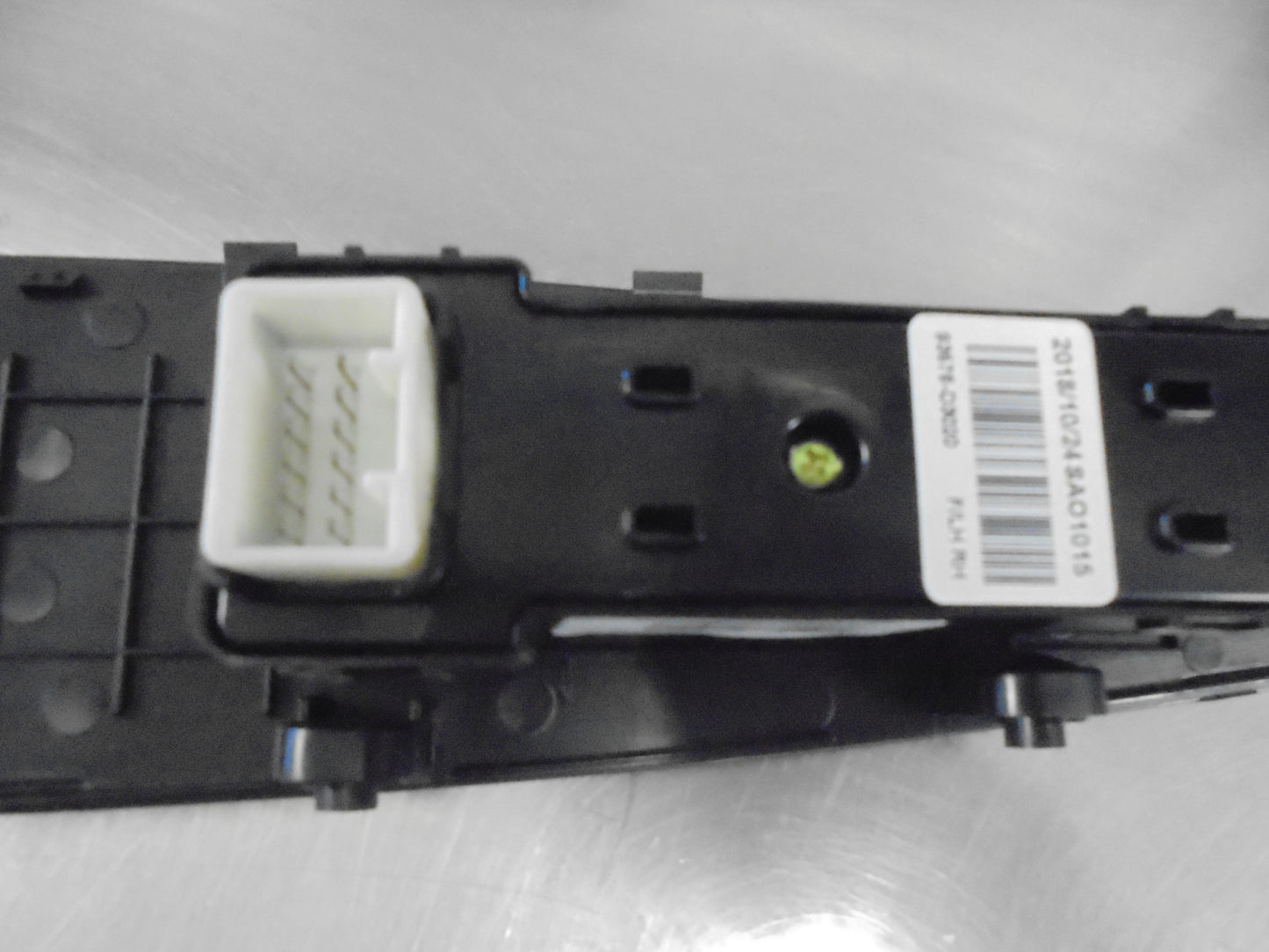 Hyundai Tucson Genuine Passenger Front Power Window Switch-Bezel New Part