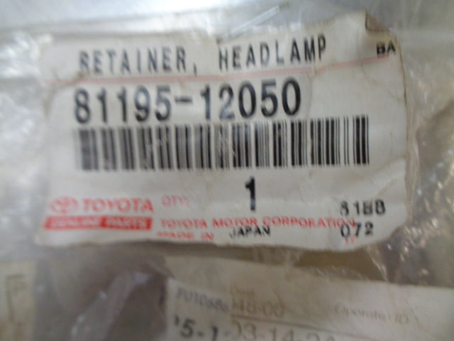 Toyota ZRE152 Corolla Sedan Genuine Headlight Retainer New Part