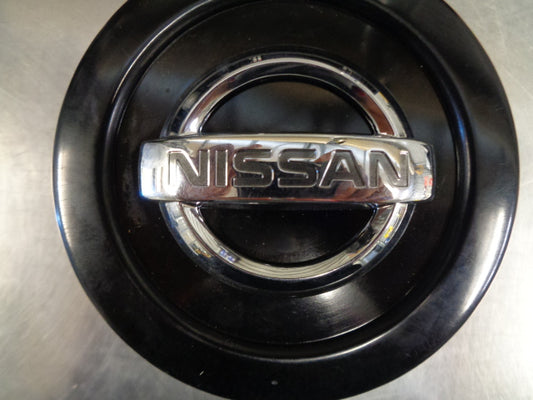 Nissan D22 Navara Genuine Chrome Center Wheel Cover New Part