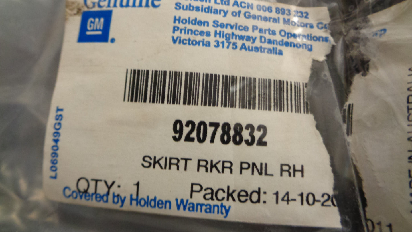 Holden VU SS Commodore Ute Genuine Right Hand Side Skirt End Cap New Part