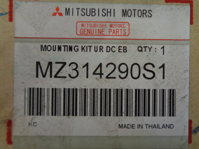 Mitsubishi Triton Genuine Tailgate Bed Liner Fitting Kit New Part