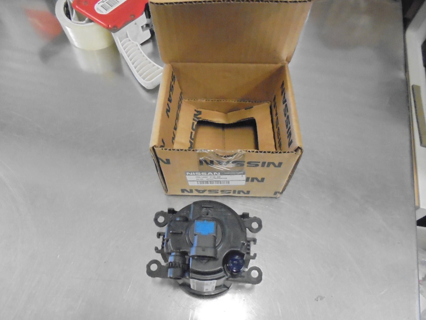 Nissan Pathfinder Genuine Right Hand front Fog Light New Part