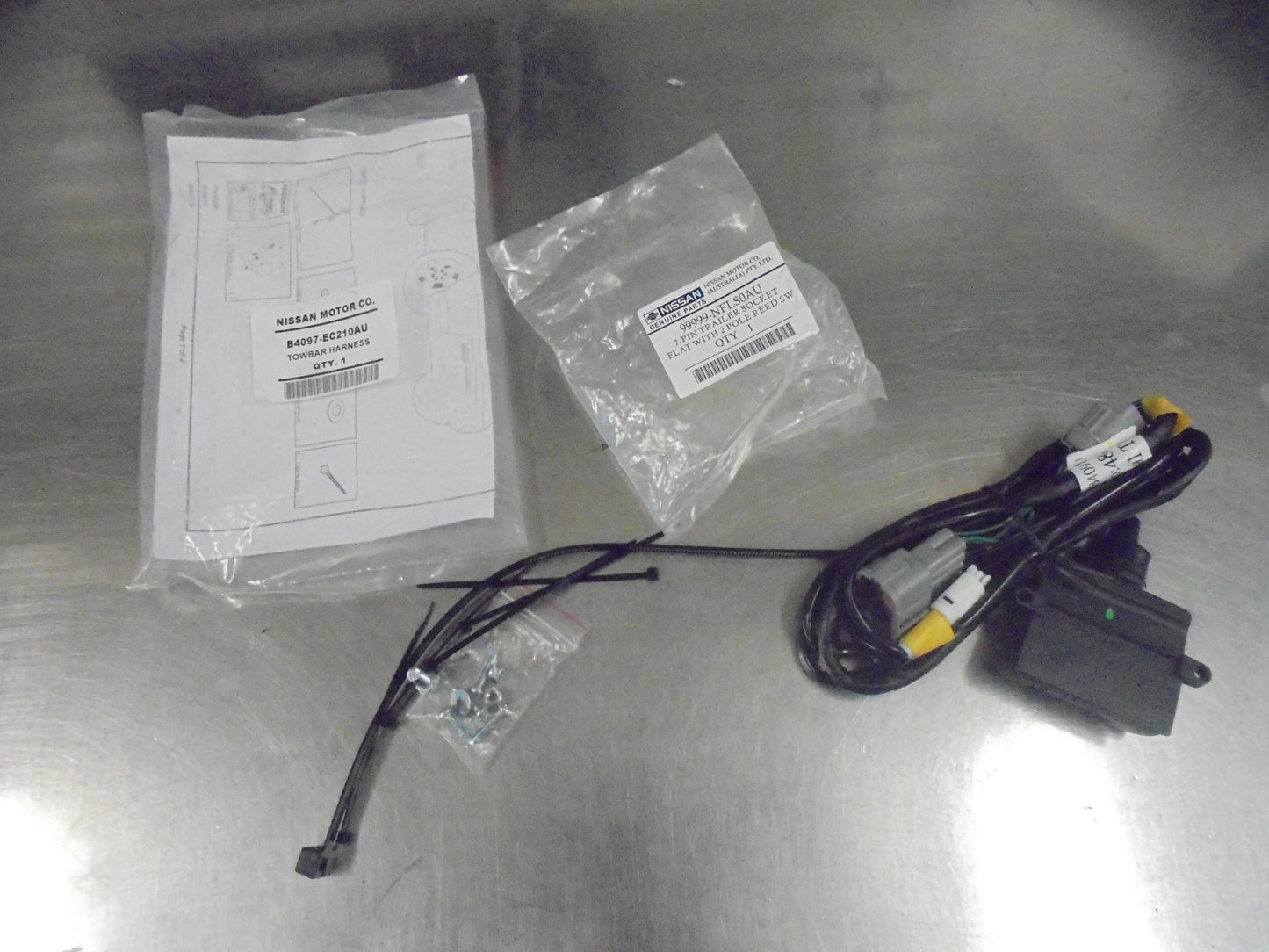 Nissan Y62 Patrol Genuine Towbar Plug Harness Loom New Part