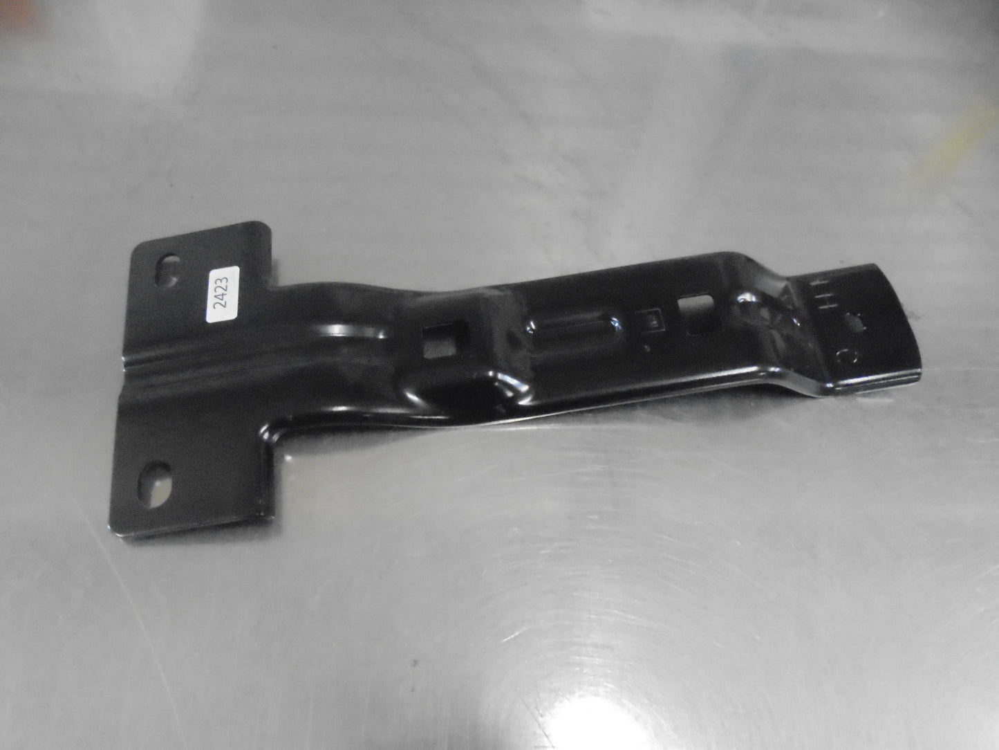 Holden Trax Genuine Passenger Side Underbody Air Deflector Bracket New Part