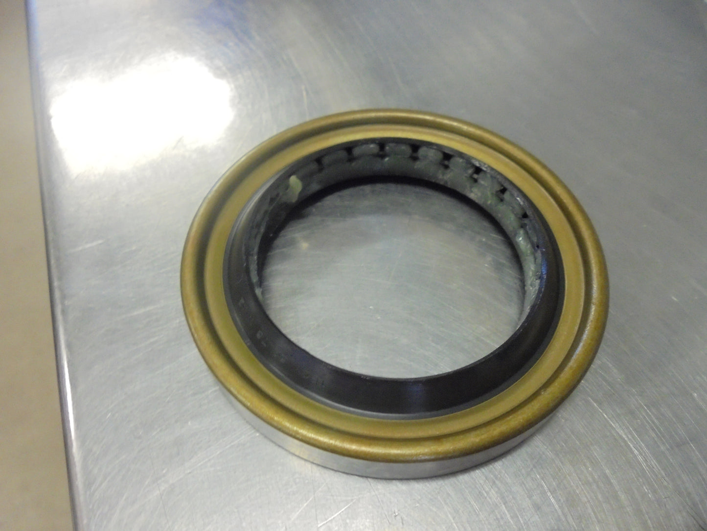 Isuzu D-Max/Colorado Genuine Rear Hub Seal New Part