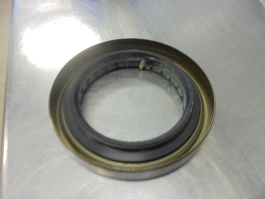 Isuzu D-Max/Colorado Genuine Rear Hub Seal New Part