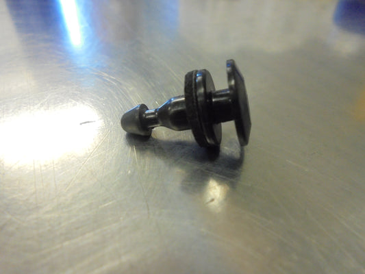 Nissan R50 Pathfinder Genuine Flare Clip New Part