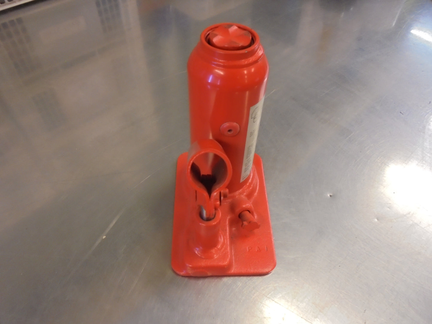 Isuzu Light Truck 4000KG Bottle Jack (Jack Only) New Part