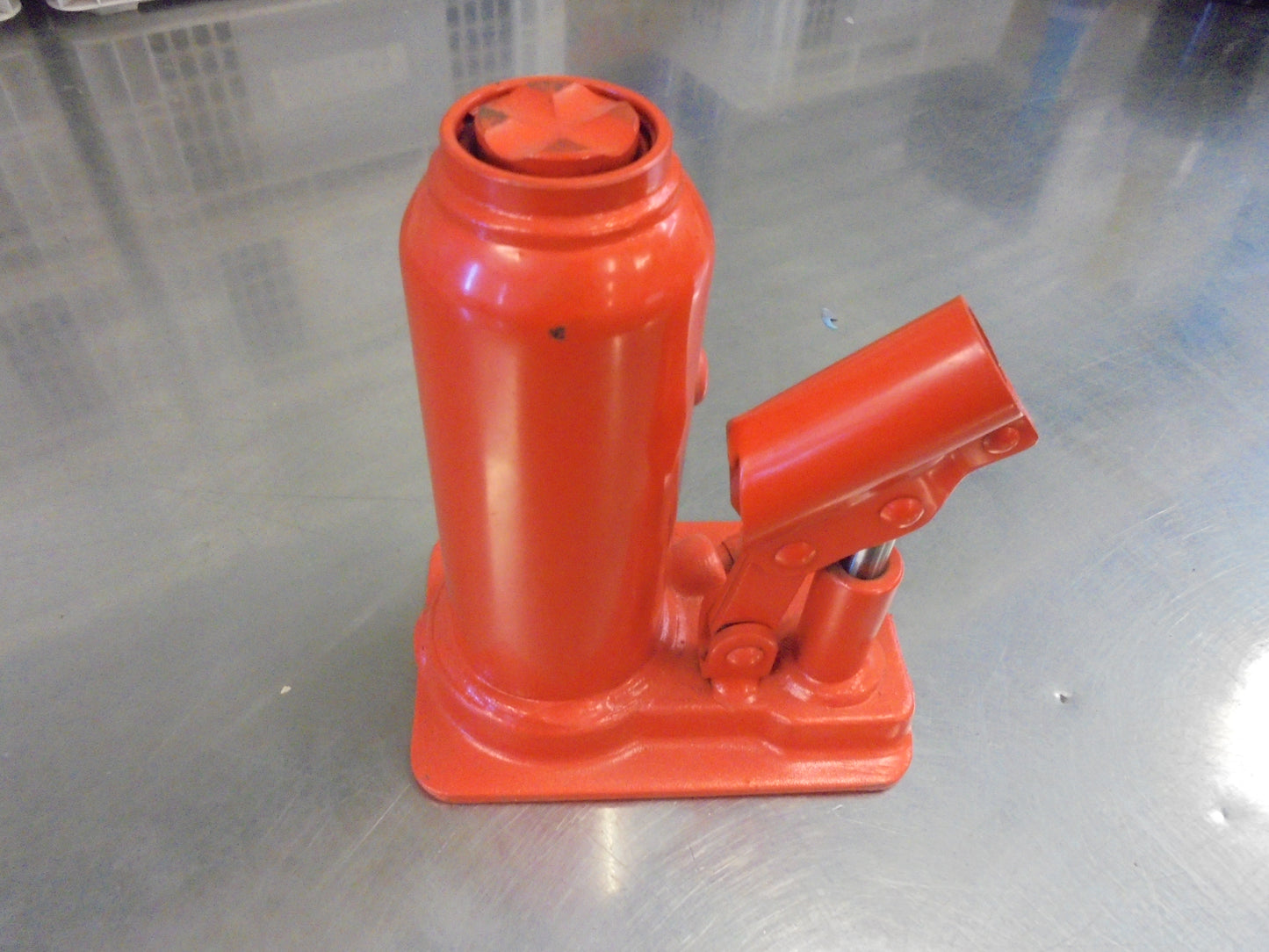 Isuzu Light Truck 4000KG Bottle Jack (Jack Only) New Part