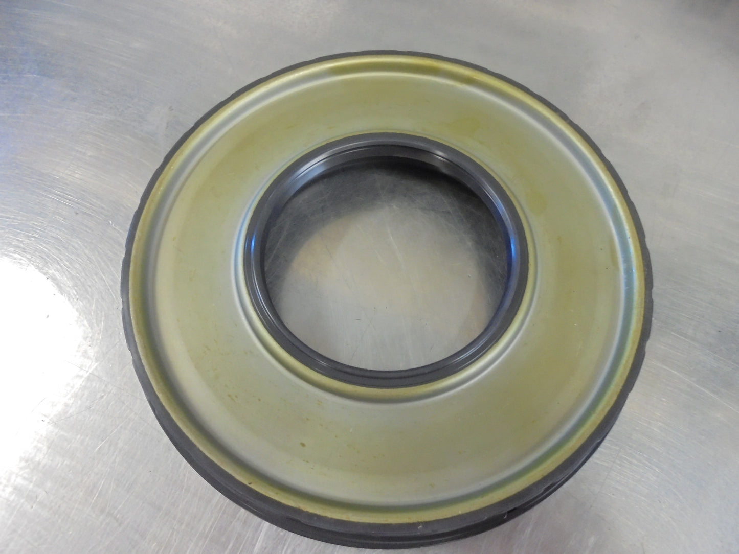 UD-Hino-Nissan Genuine Rear Wheel Hub Seal 74X56/162X17.5/22 New Part