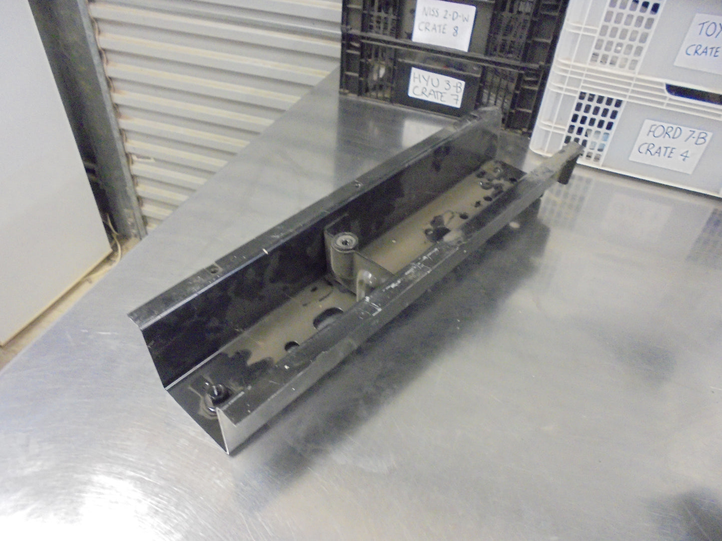 Holden VF Caprice Genuine Complete Rear Rail Assy New Part