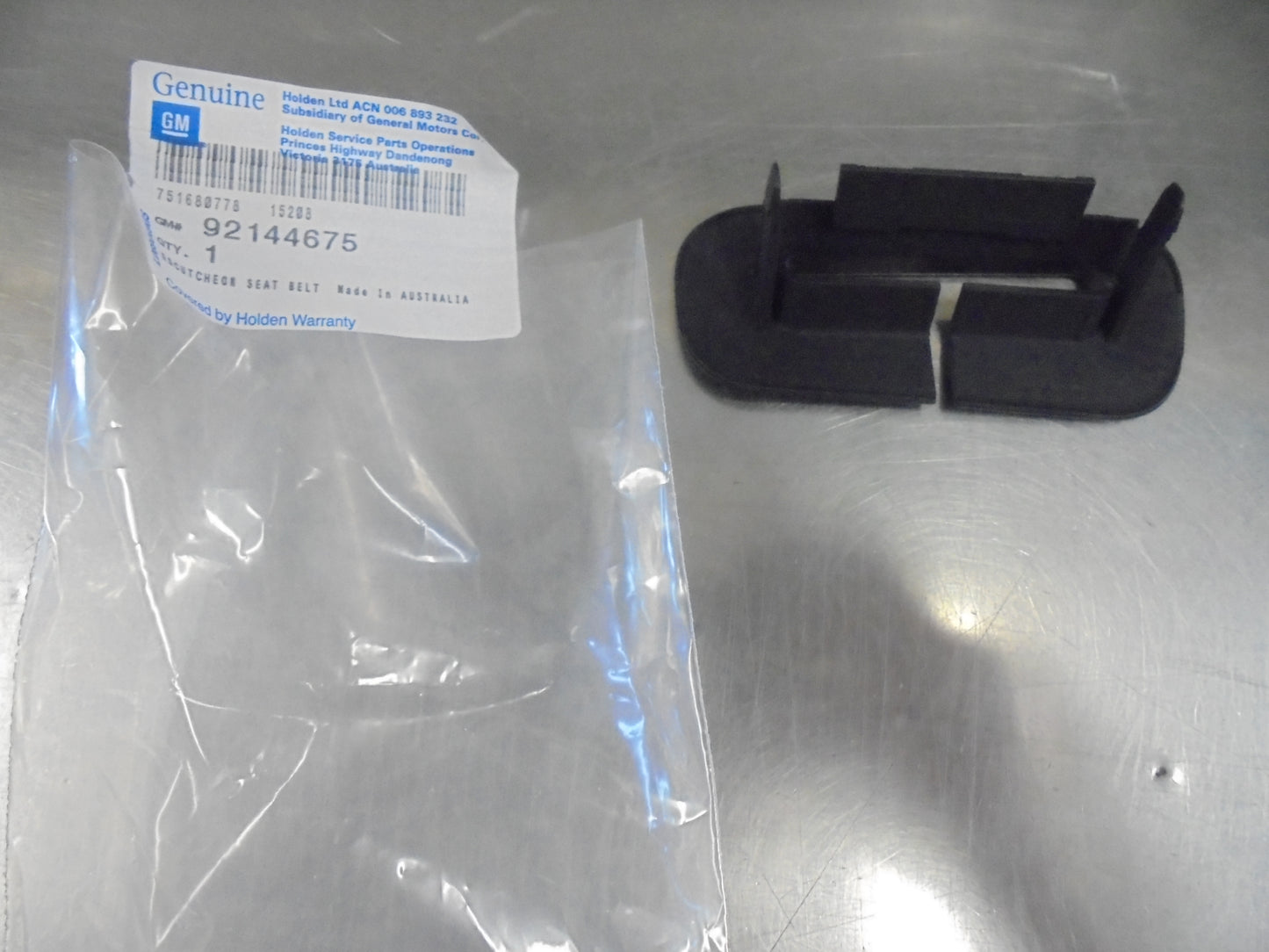 Holden VZ Commodore Wagon Genuine Center Seat Back Upper Trim New Part