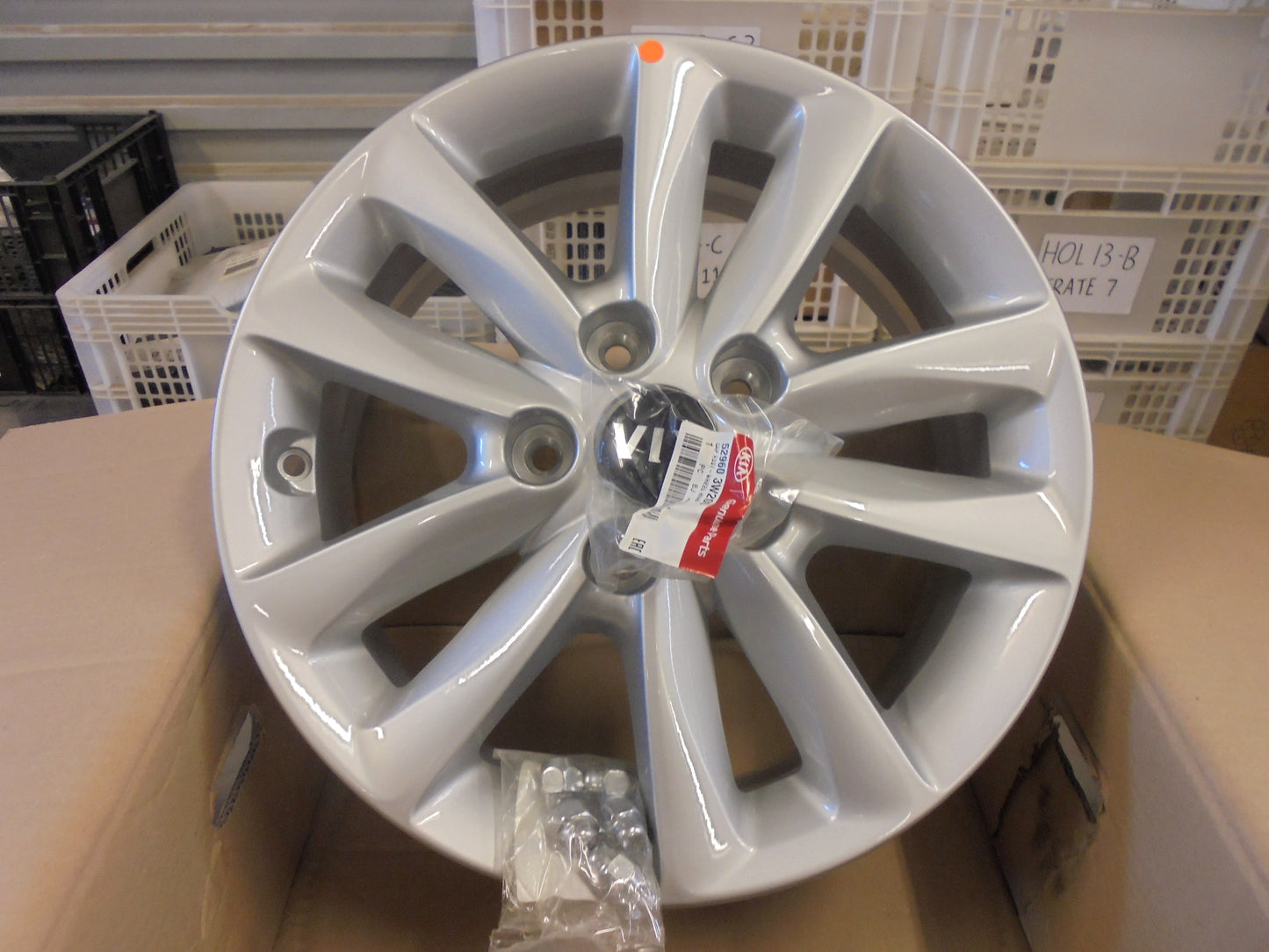 Kia Cerato Genuine Set 4 Alloy Wheels With Center Cap And Wheel Nuts New Part
