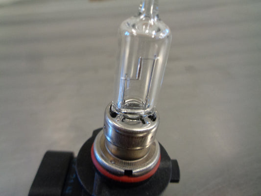 Toyota Camry Genuine 12V 65W Headlight Bulb New Part