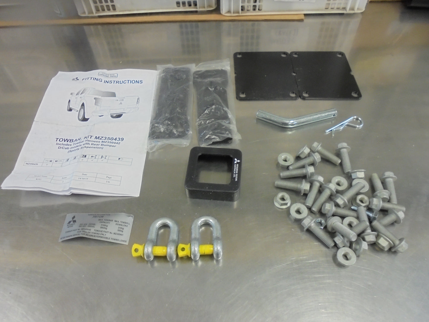 Mitsubishi MQ Triton Genuine Tow Bar Fitting Kit With Rear Bumper New Part