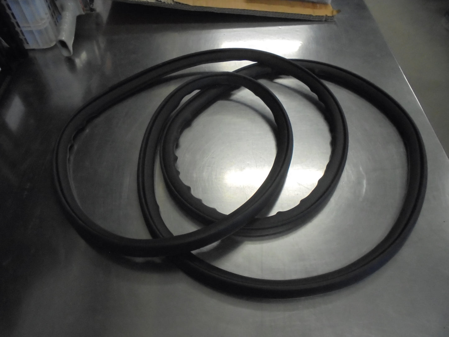 Nissan Navara D23 Dual Cab Genuine Right Hand Front Door Body Side Weather Strip New Part