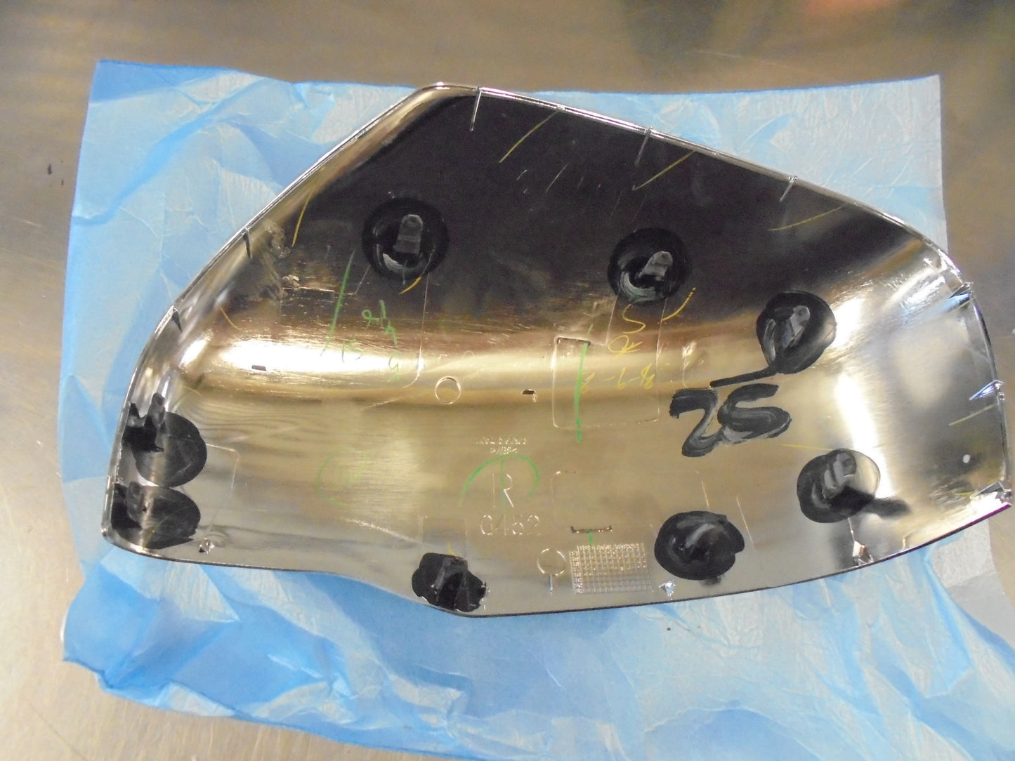 Nissan Navara D23-NP300 Genuine Right Hand Outer Mirror Scalp New Part