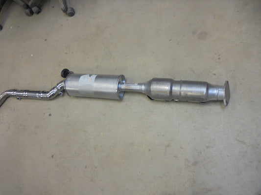 Hyundai Elantra Genuine Center Exhaust System Muffler-Cat New Part