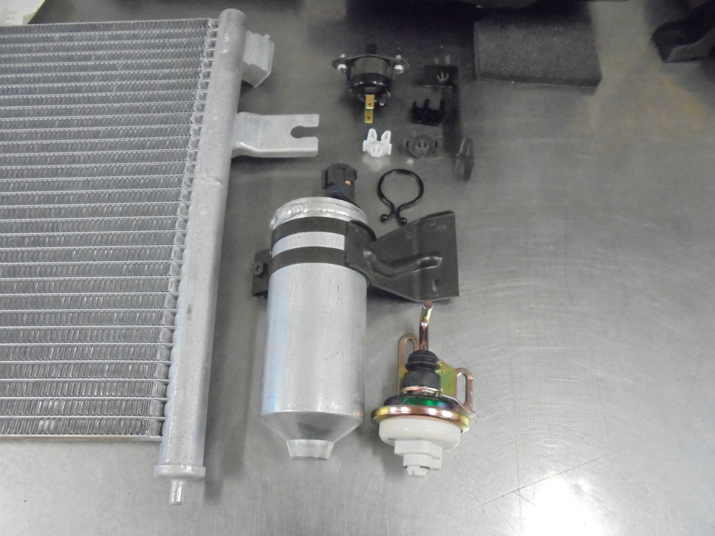 Nissan Navara D22 QD32 Engine ONLY Genuine Air Conditioning Kit New Part