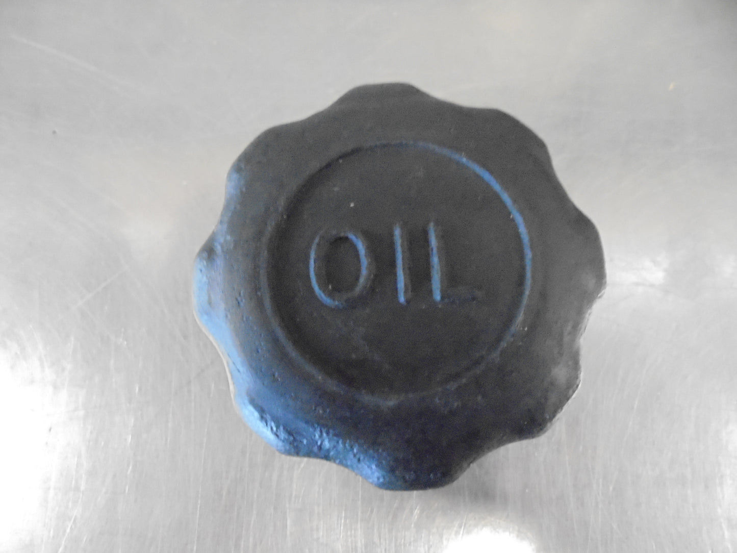 Holden Gemni TC Genuine Oil Cap Suits 1600 Petrol And Diesel Engins New Part