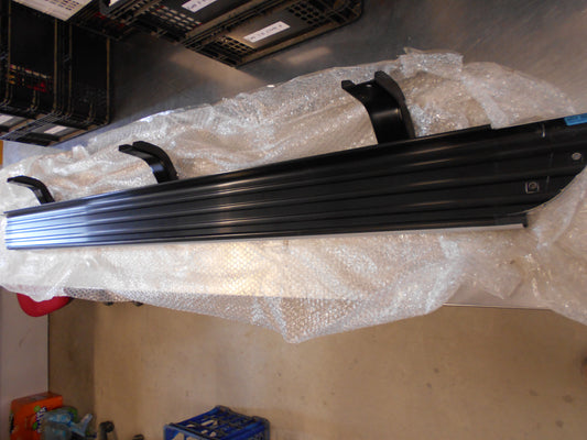 Nissan NP300 Navara Dual Cab Genuine Right Hand Side Step New Part