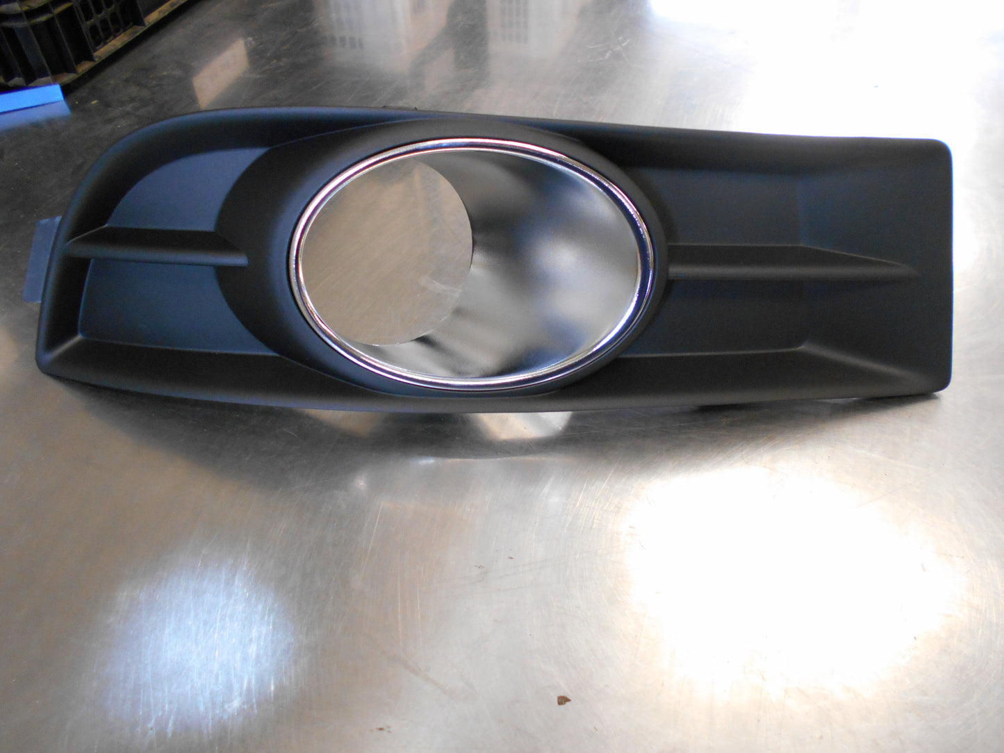 Holden JG Cruze Genuine Right Hand Fog Light Bezel New Part
