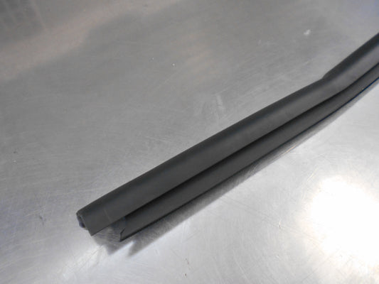 Renault Various Models Genuine Front Right Hand Door Glass Seal New Part
