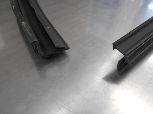 Honda Jazz Genuine Front Left Hand Door Run Channel New Part