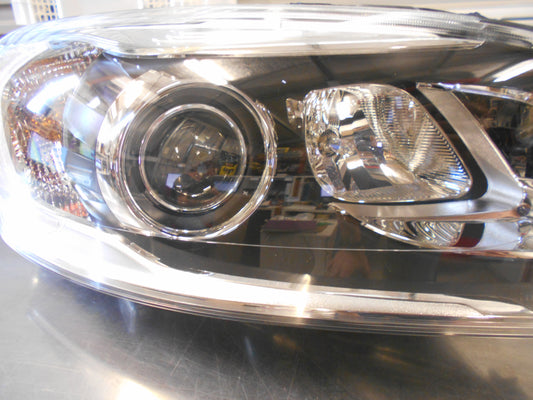 Volvo XC60 Genuine Bi-Xenon Right Hand Headlight New Part