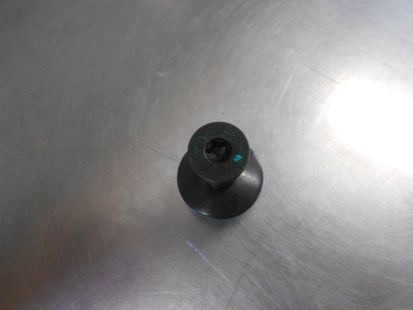 Nissan D40 Navara Genuine Tailgate Stricker Bolt New Part