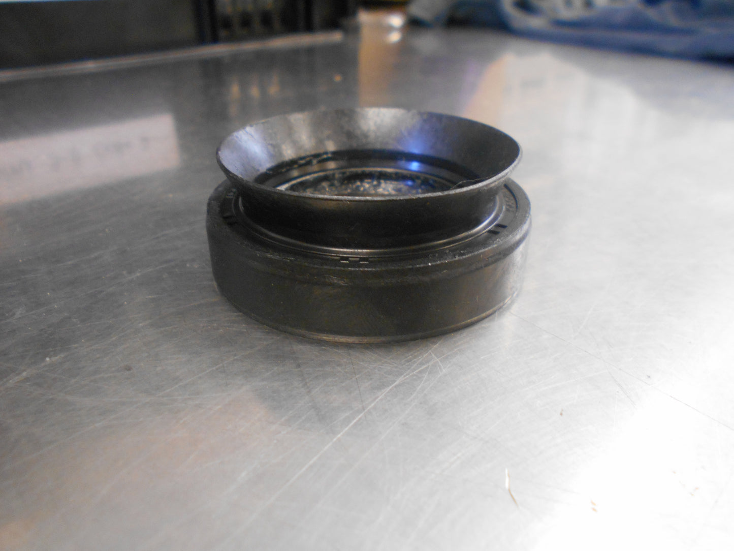 Nissan Murano / Rogue Genuine Output Shaft Oil Seal New Part