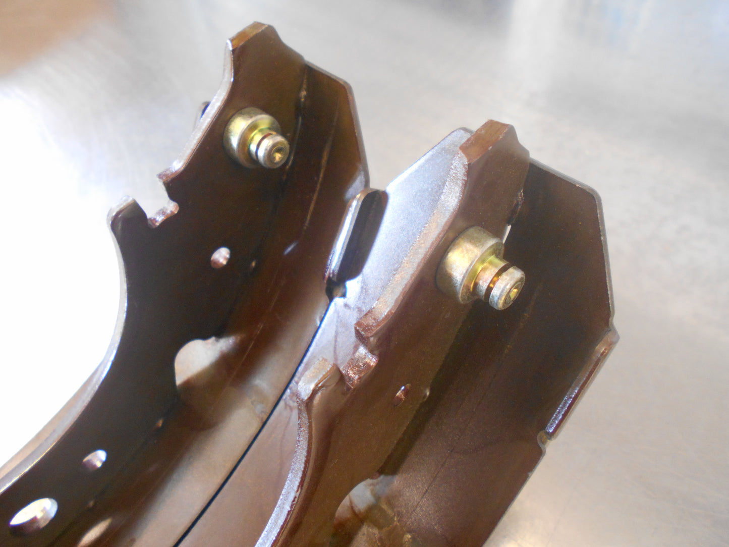 Nissan Y60 / Y61 Patrol Genuine Rear Brake Shoe Pair New Part