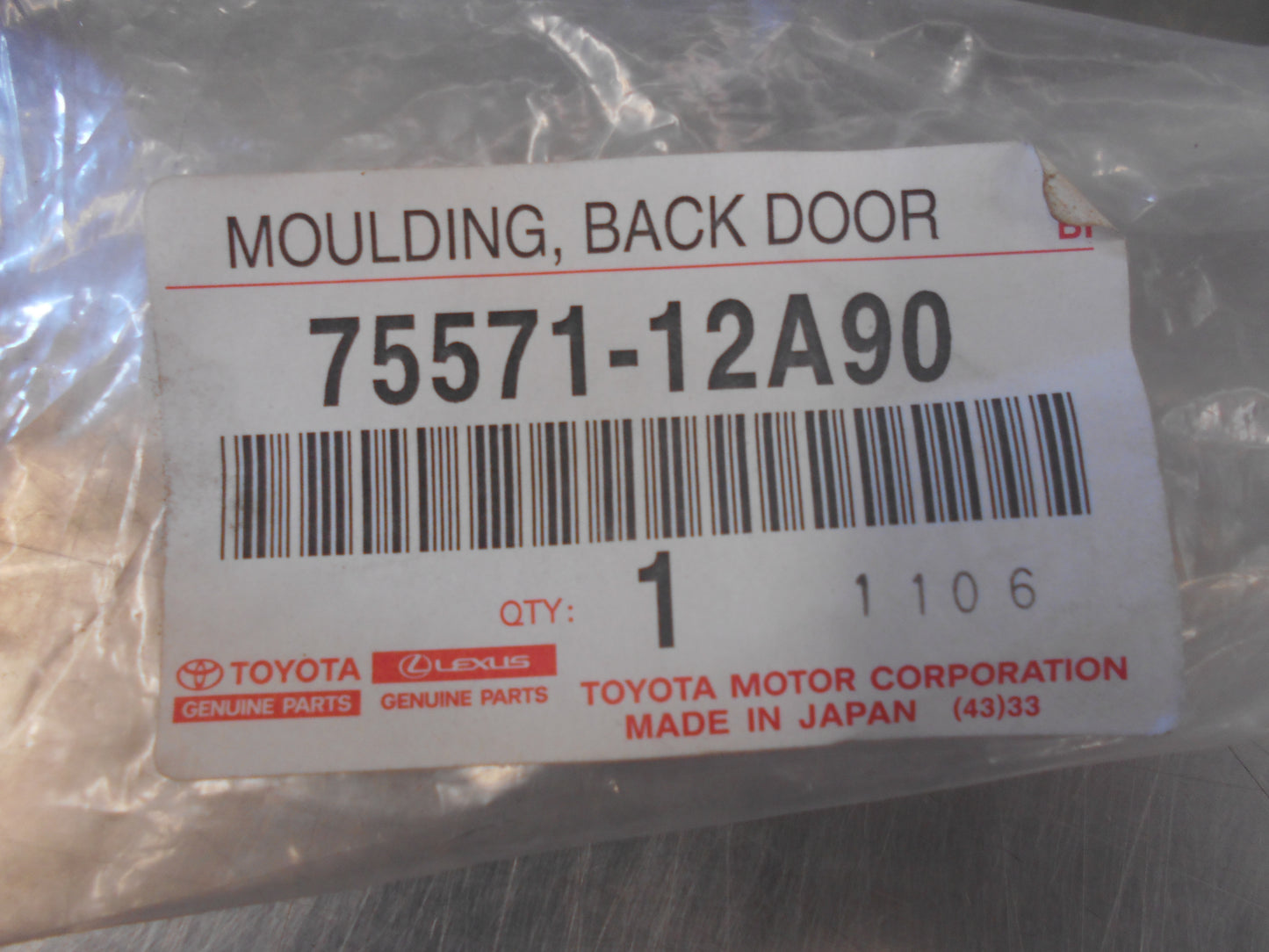 Toyota Corolla Genuine Tailgate Window Upper Moulding New Part
