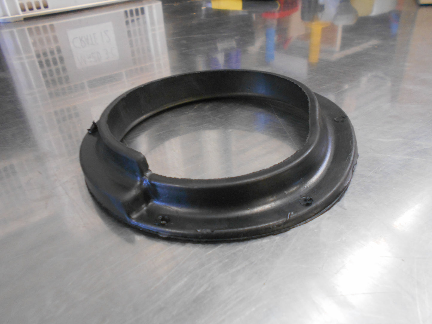 Holden VT VU VX VY VZ WH WK Commodore Genuine Front Upper Spring Insulator New Part