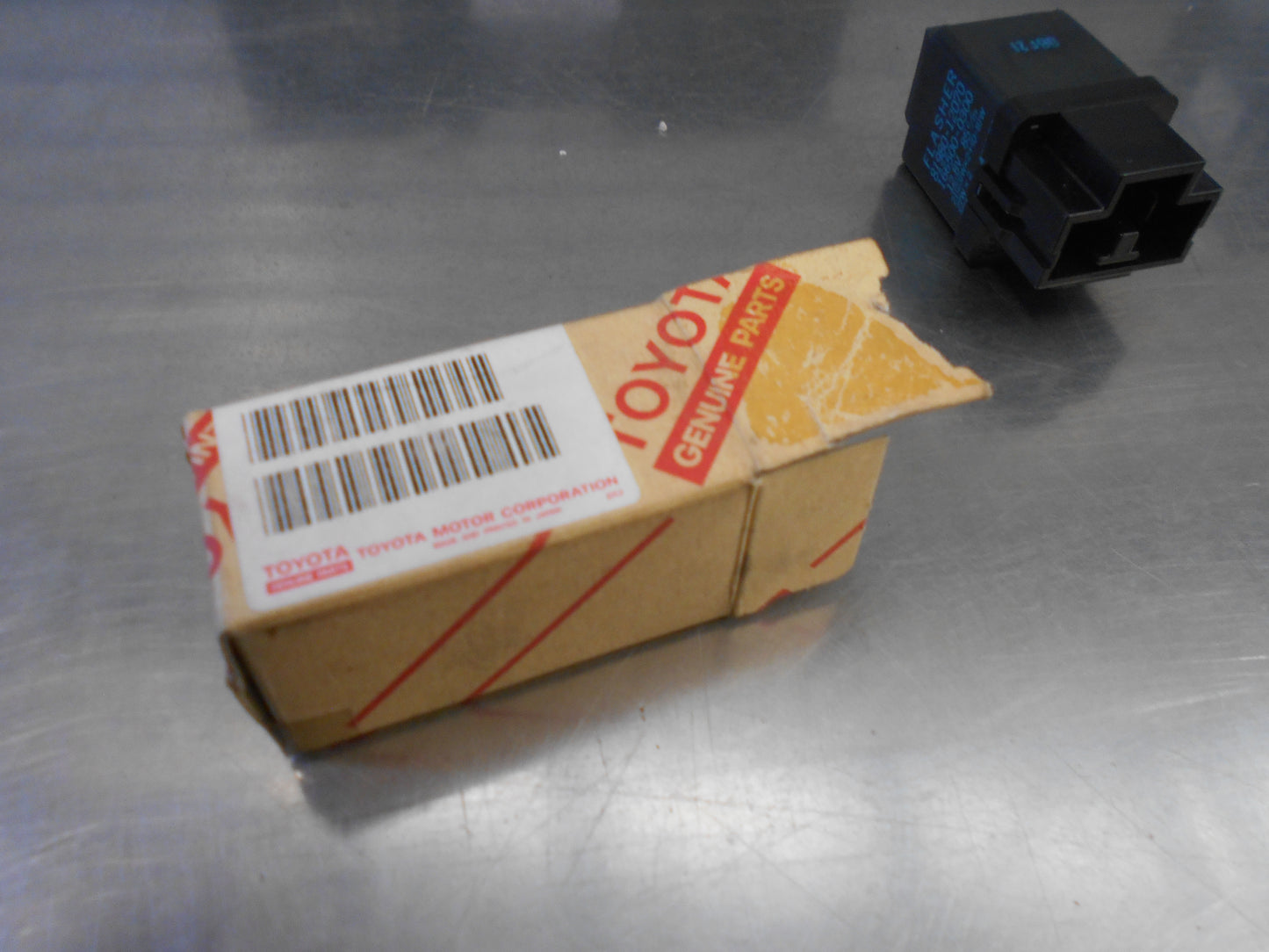 Toyota Hilux/Corolla/Supra/Landcruiser/Coaster Genuine Indicator Relay New Part