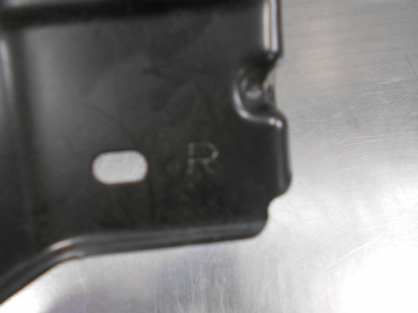 Nissan Pulsar Genuine Right Hand Front Guard Stay Bracket New Part