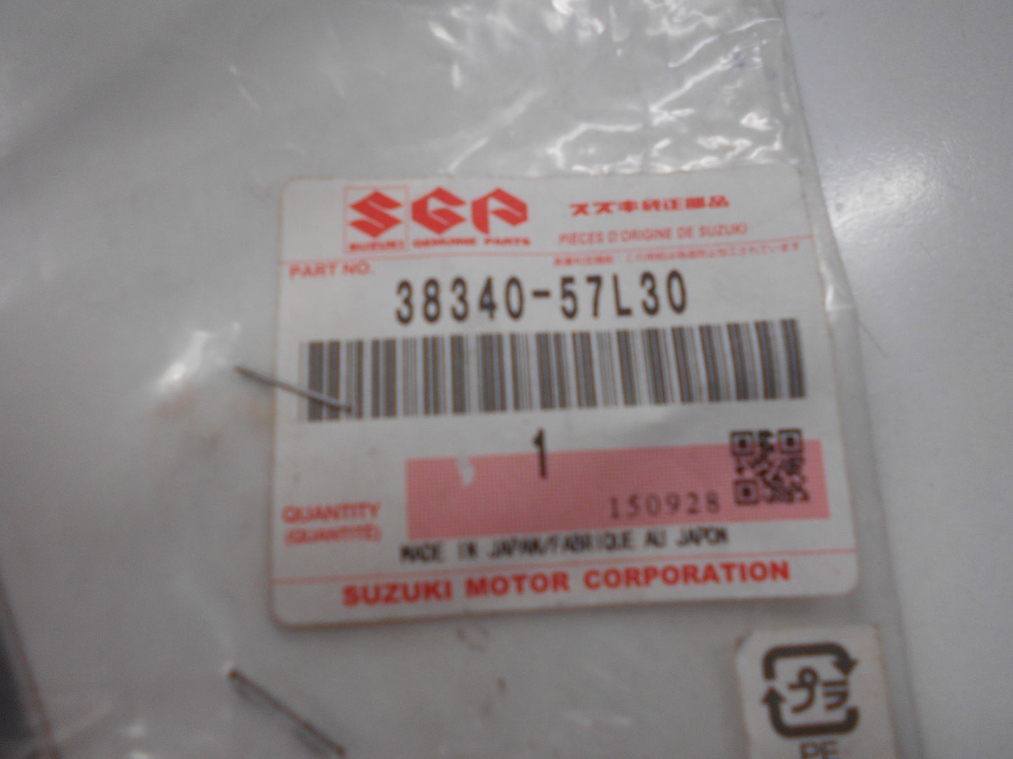 Suzuki Kizashi Genuine Front Wiper Blade New Part