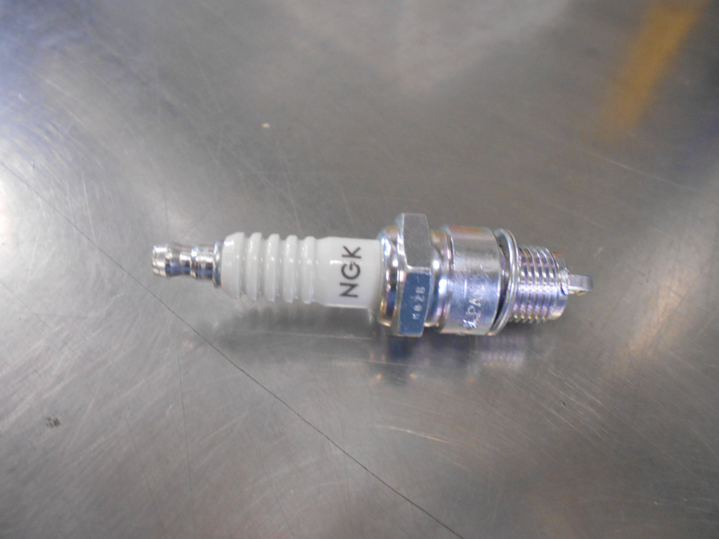 NGK Spark Plug Suits Marine Outboards Yamaha/Nissan/Mitsubishi New Part