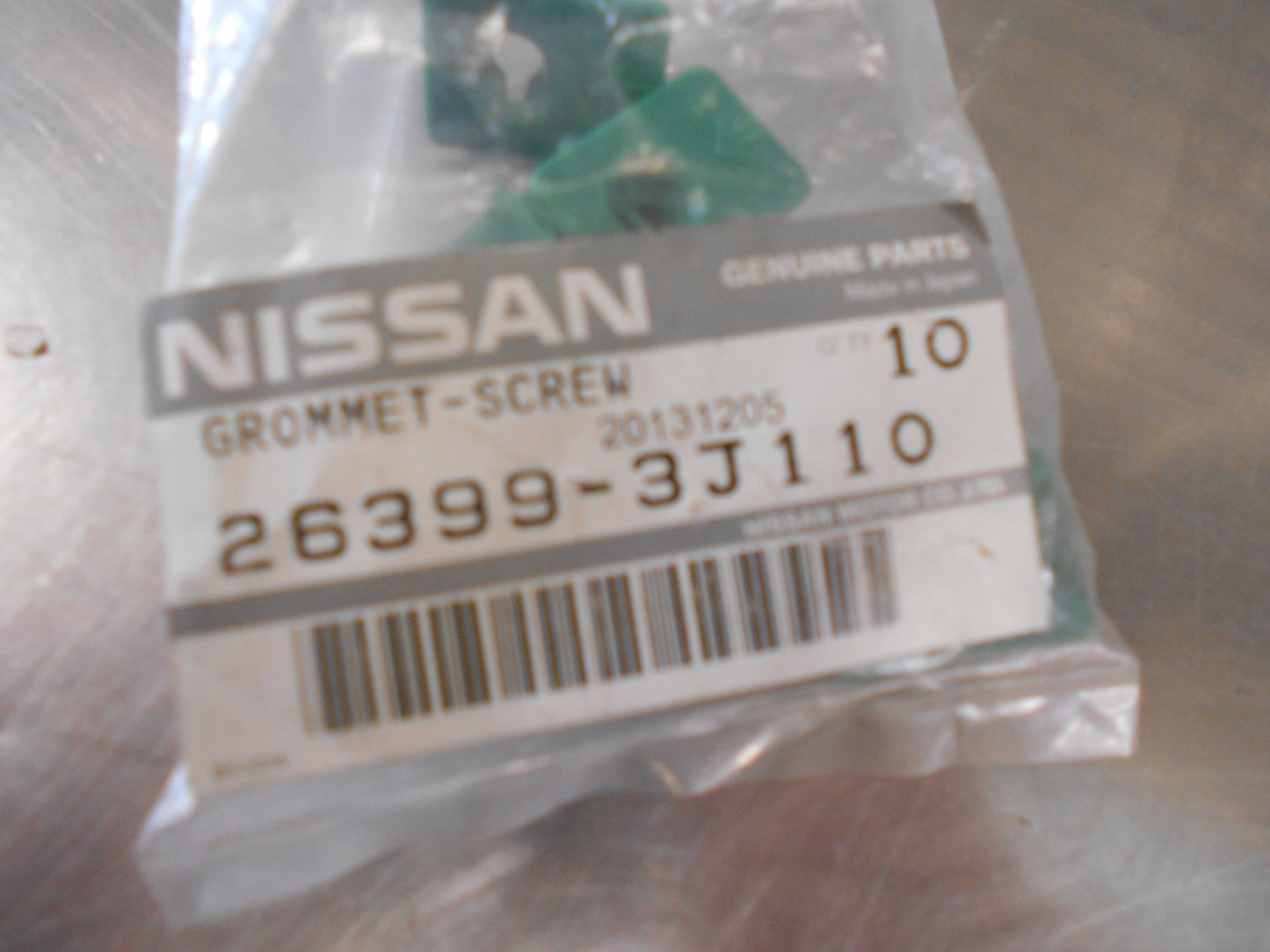 Nissan Sentra Genuine Headlamp Assembly Grommet New Part