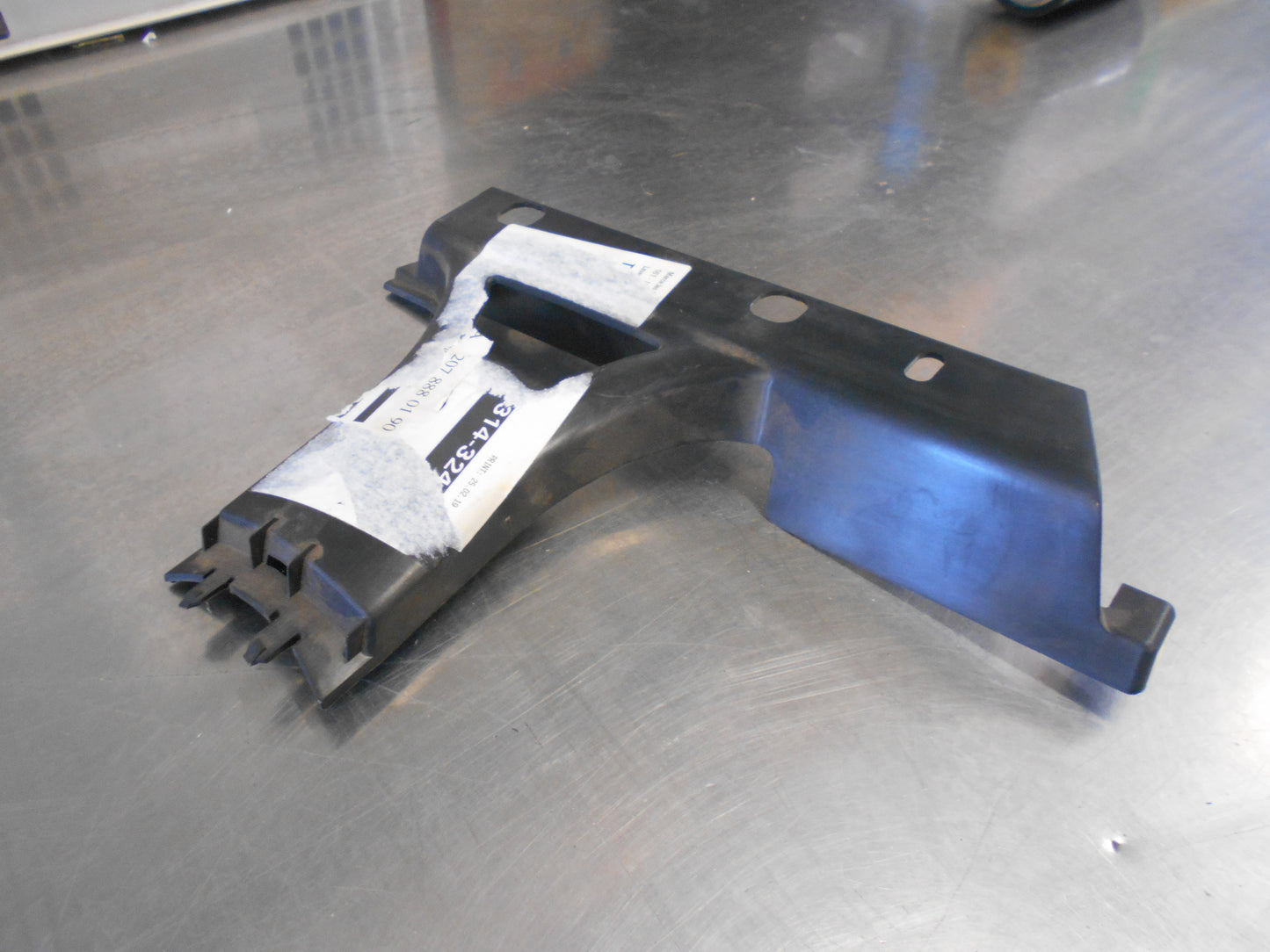 Mercedes Benz E350 Genuine Grille Assembly Bracket New Part