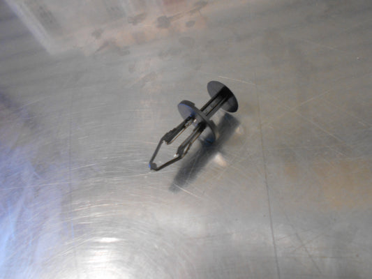 Holden/Hummer Genuine Flare Retainer Clip New Part