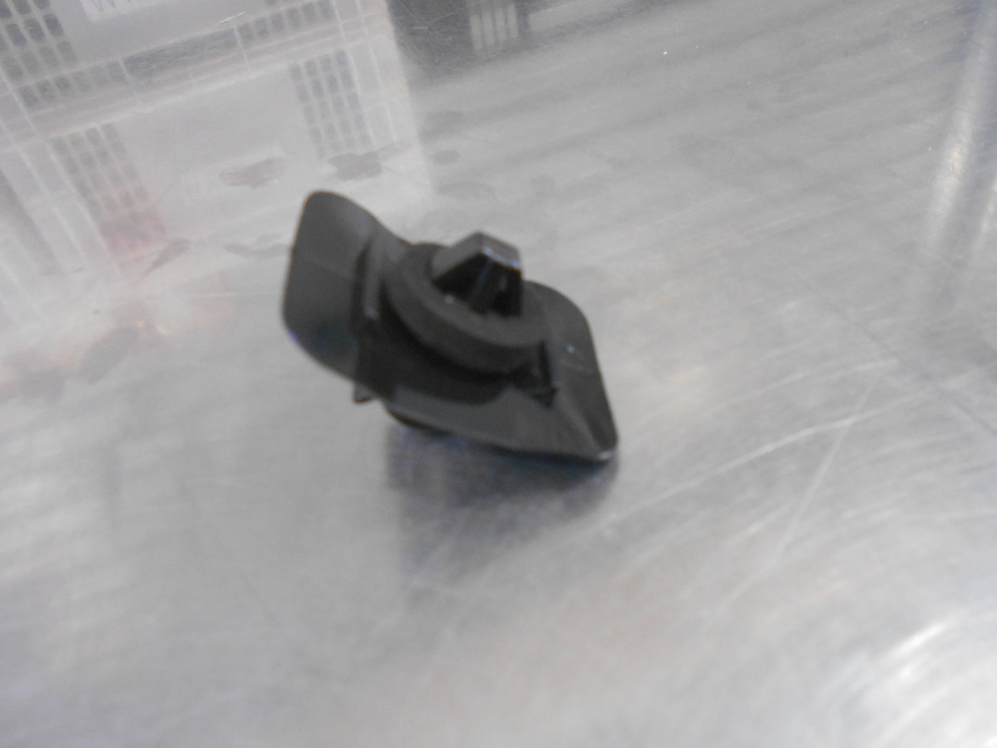 Nissan Navara Genuine Back Panel Clip New Part