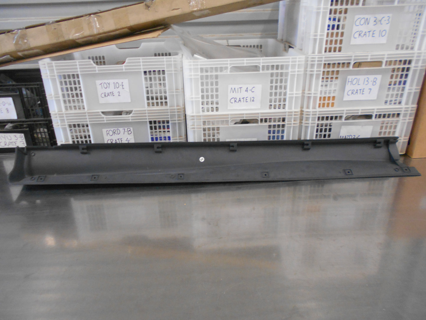 MItsubishi Magna Genuine Right Hand Rocker Panel Guard New Part