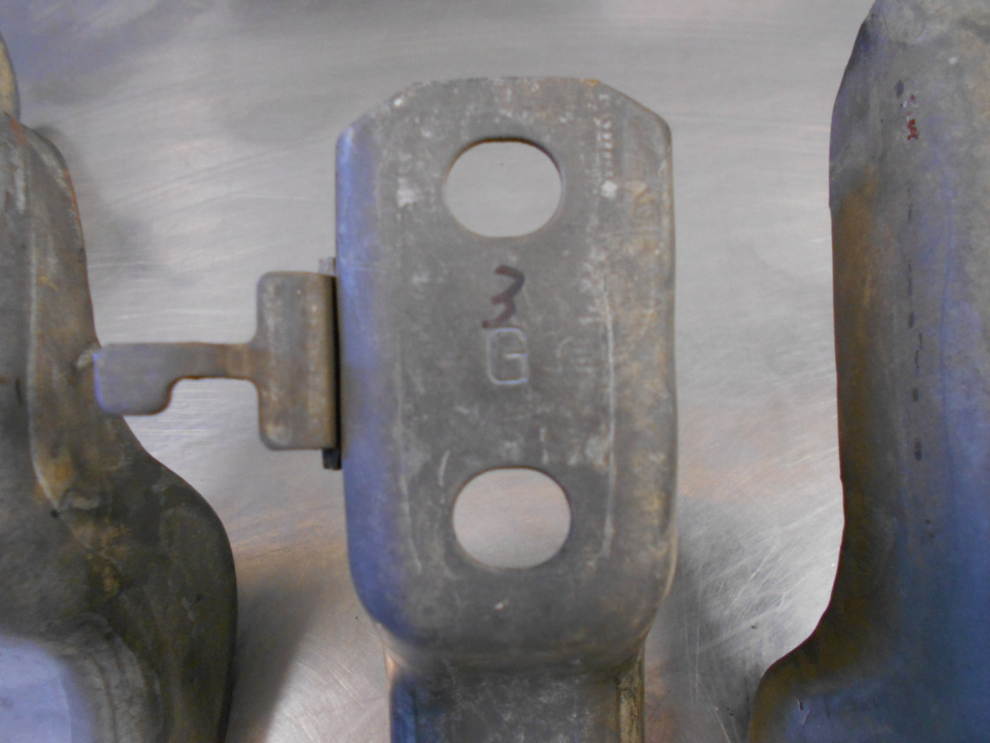 Left/Right Hand Side Step Bracket