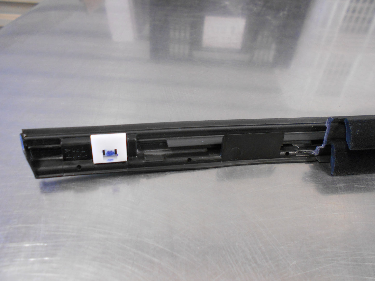 Suzuki Grand Vitara Genuine Front Right Hand Weatherstrip New Part