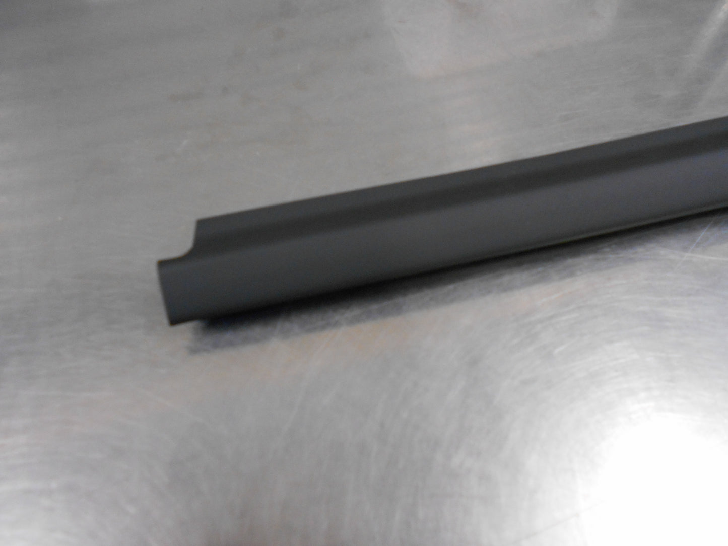 Nissan Juke Genuine Front Left Hand Door Belt Moulding New Part