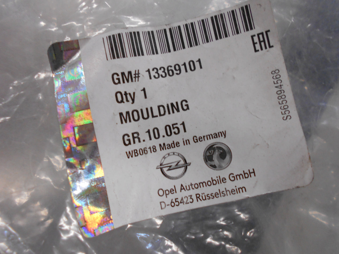 Holden Cascada Genuine Right Hand Windshield Side Moulding New Part